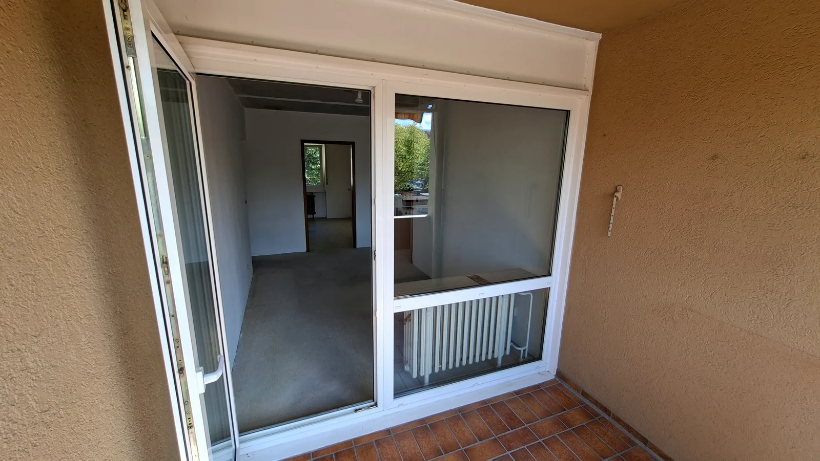 Loggia, Blick Richtung offenes Esszimmer und Küche
